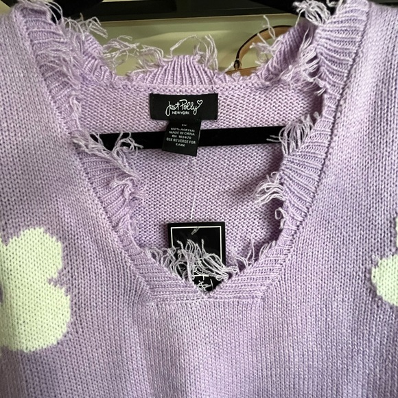 Distressed Cute Sweater NWT - Picture 4 of 4